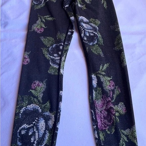 Lululemon Athletica Black Floral Leggings - Picture 2 of 9